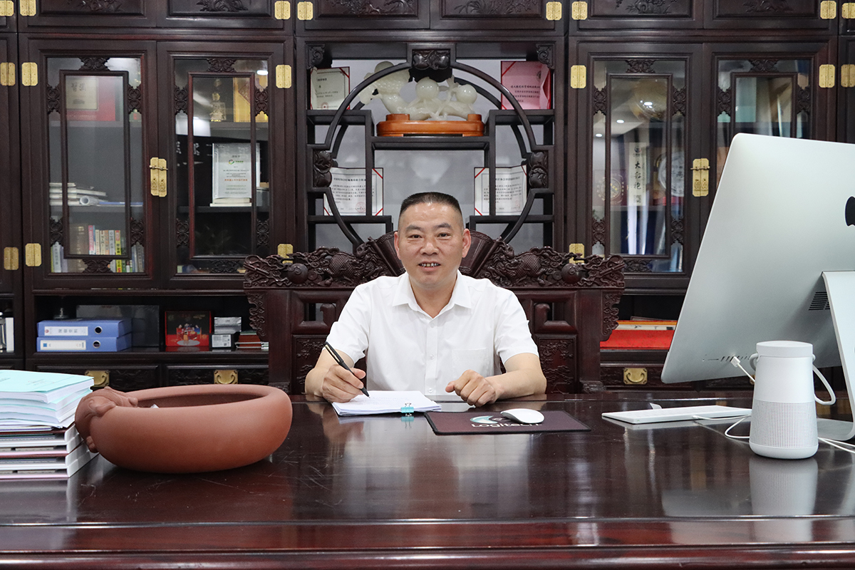 公司董事長.jpg